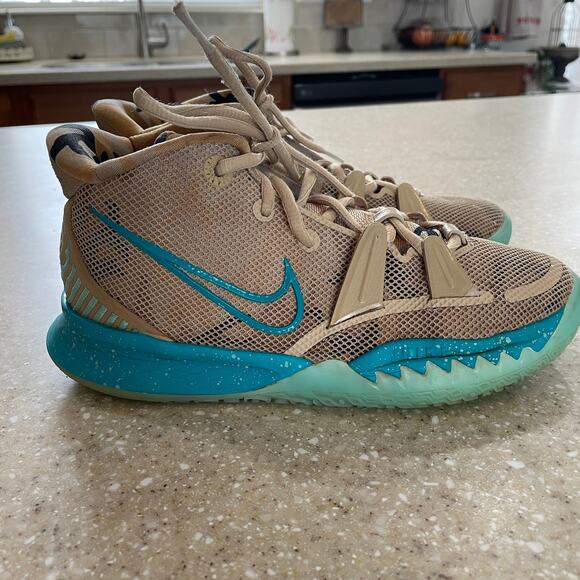Nike Kids Kyrie 7 Ripple Mid Top Tennis Shoe Size 4Y - Picture 1 of 11